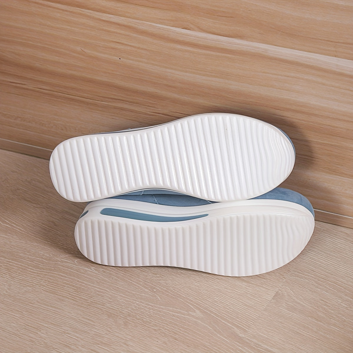 Women's casual platform slip-on sneakers