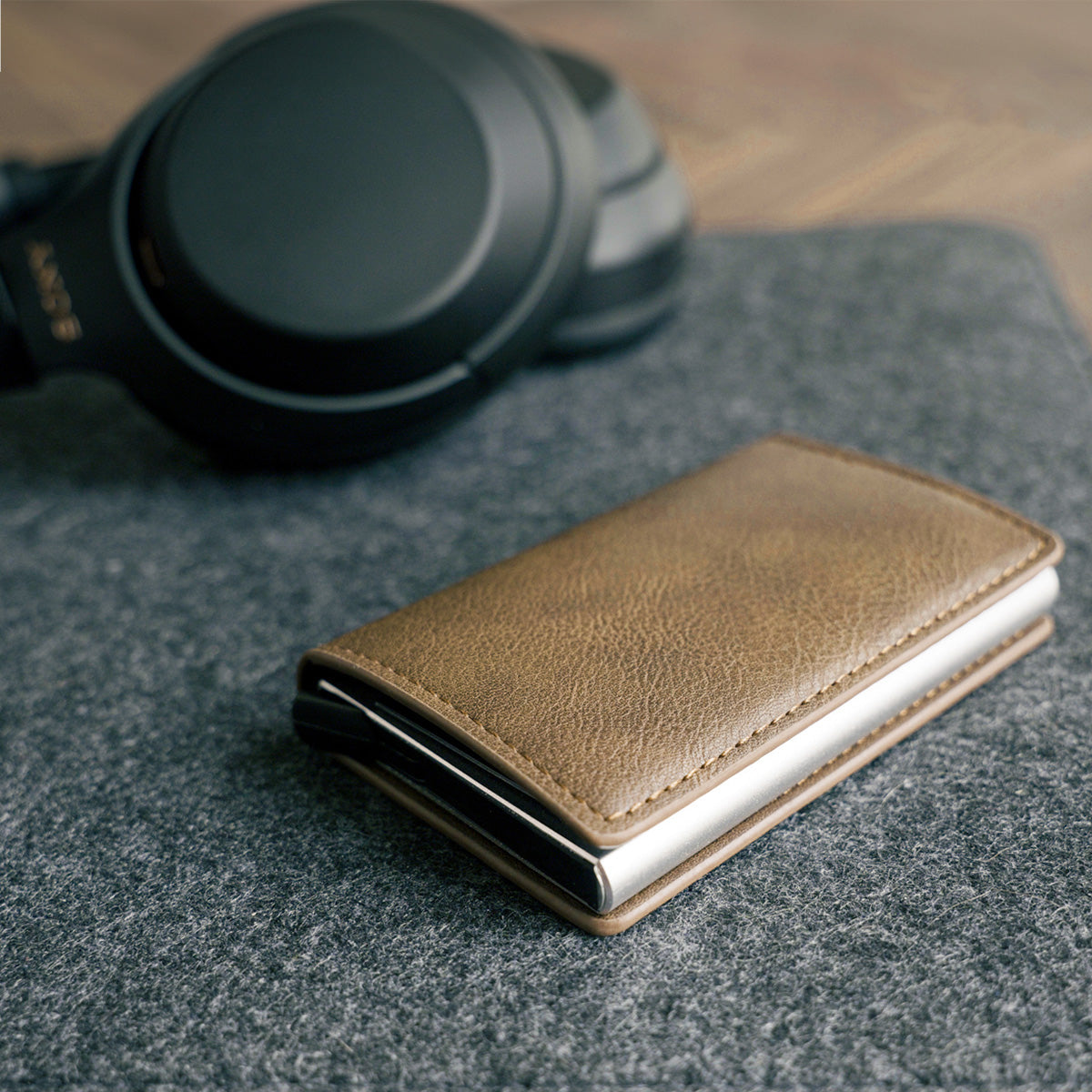 Slim Pop-Up RFID Aluminum Wallet