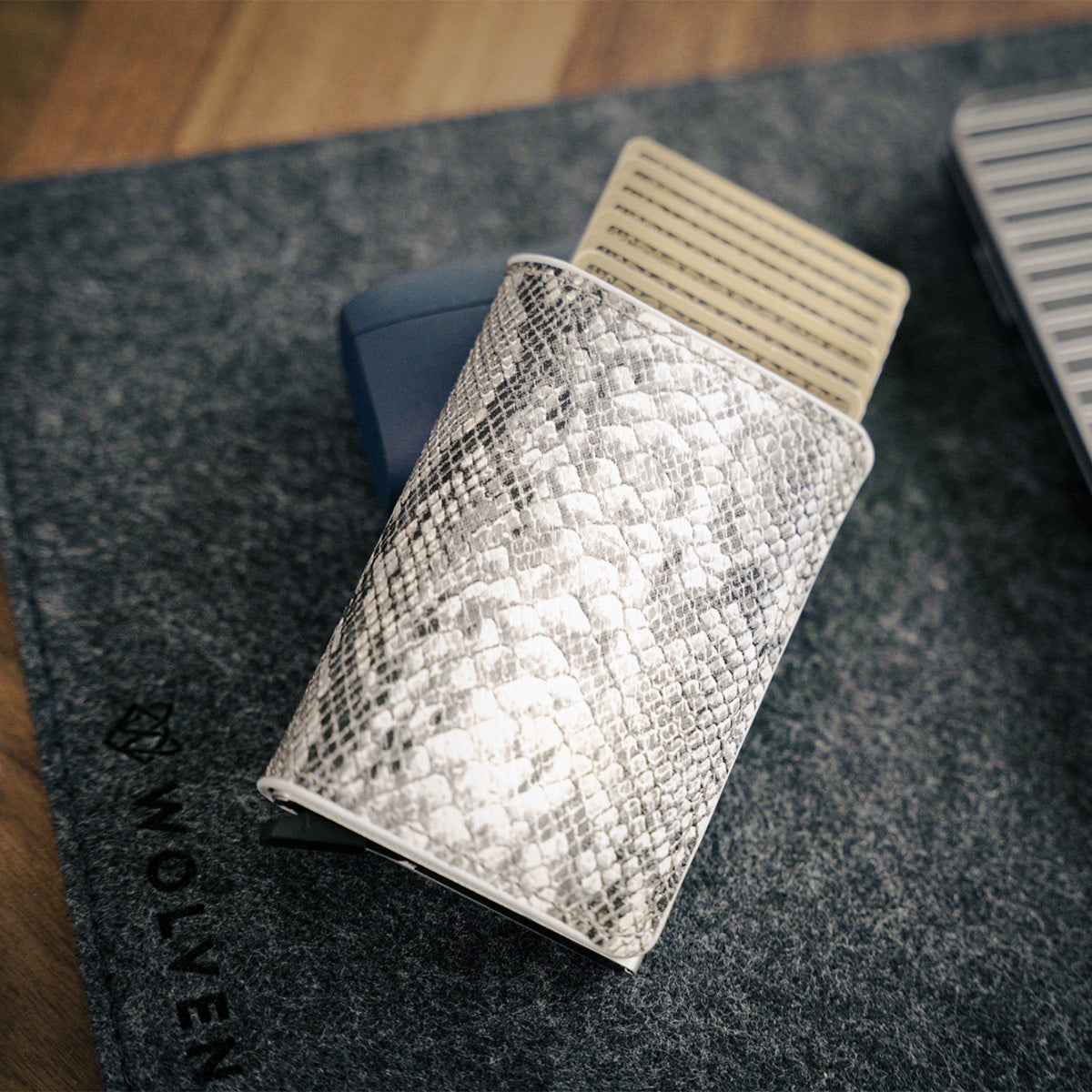 Slim Pop-Up RFID Aluminum Wallet